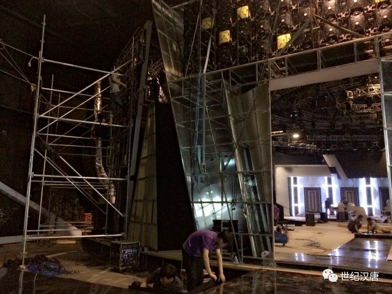 舞台需要的，不只是装台人——从《装台》看演出公司礼仪服务的价值